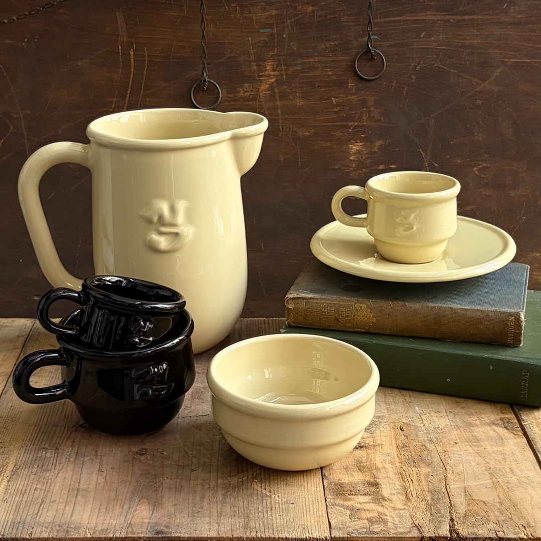 Kantine Pitcher - Black