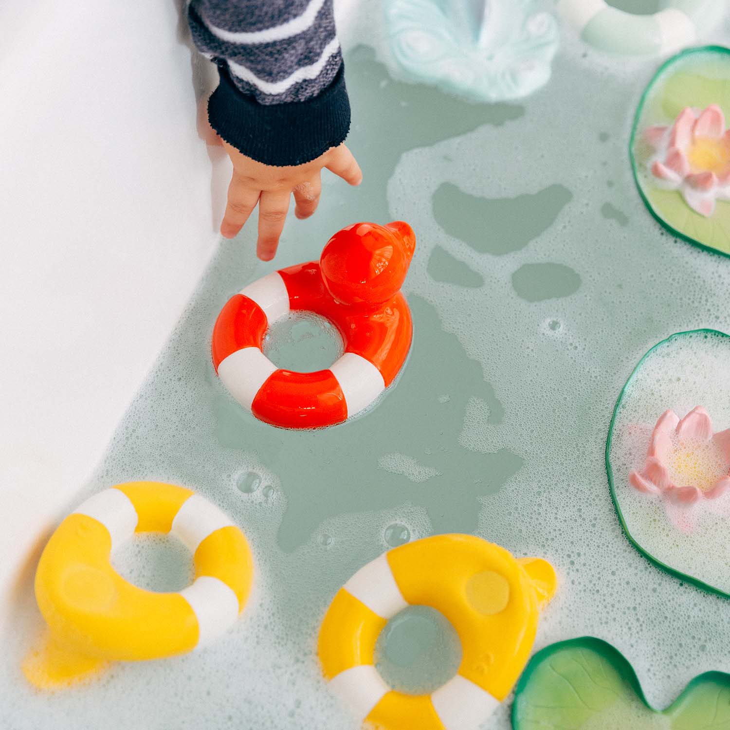 Oli&Carol - Flo the Floatie Red Bath Toy