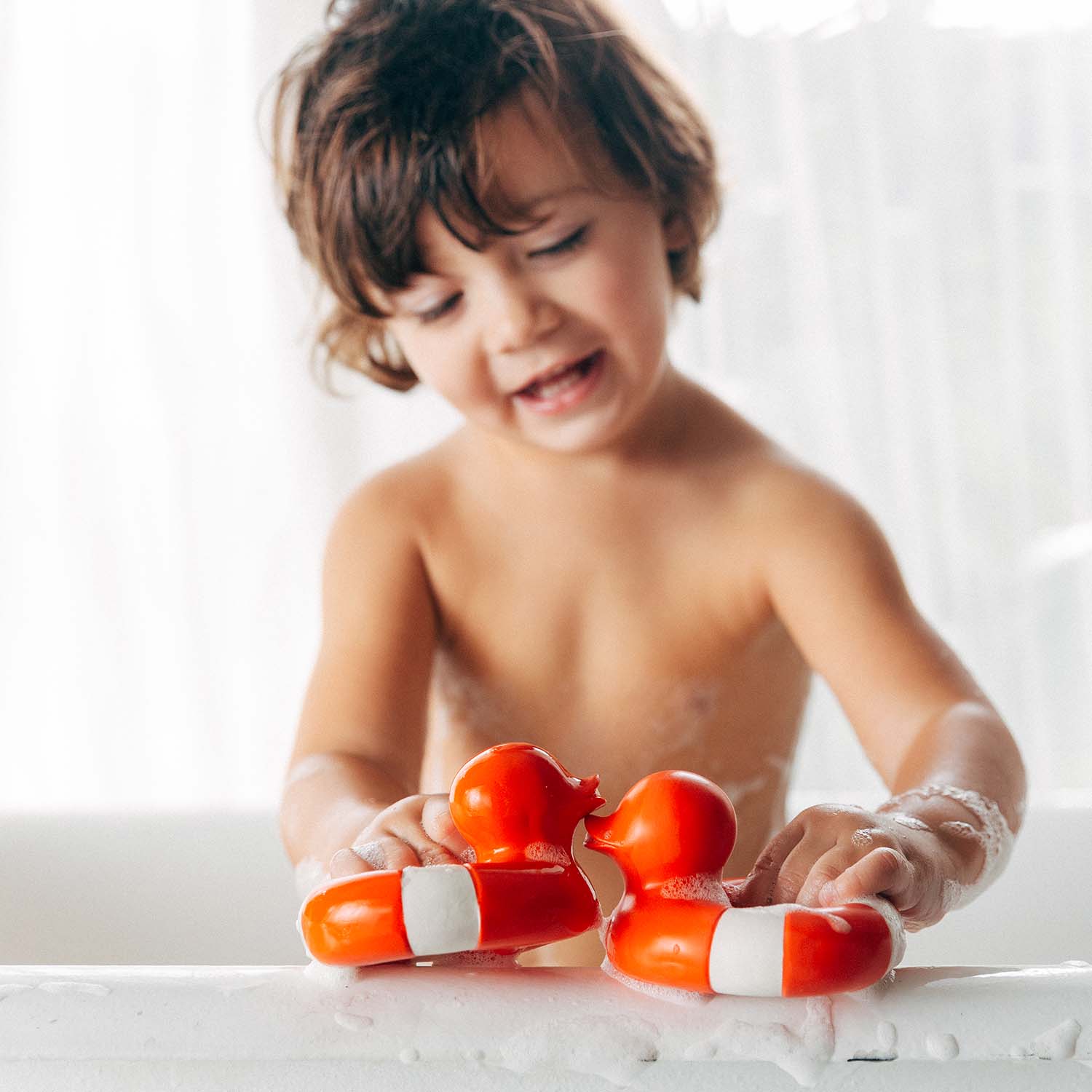 Oli&Carol - Flo the Floatie Red Bath Toy